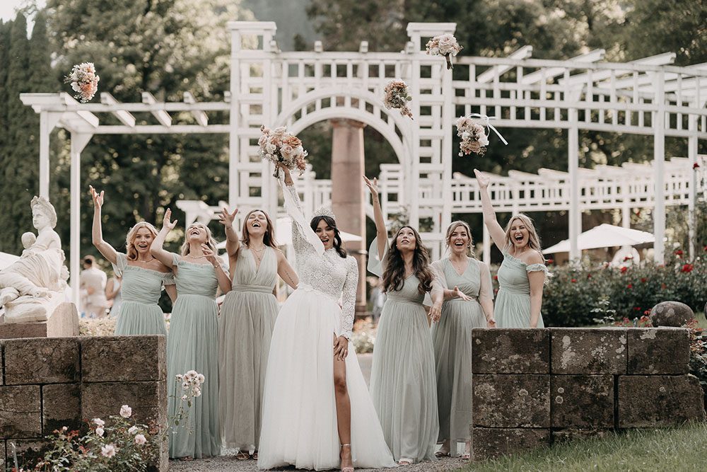 Wie Hochzeitsplanerin Svenja Fischer die Hochzeit von katharina Damm mit unseren Lucy Wire Stühlen zu etwas ganz besonderem machte