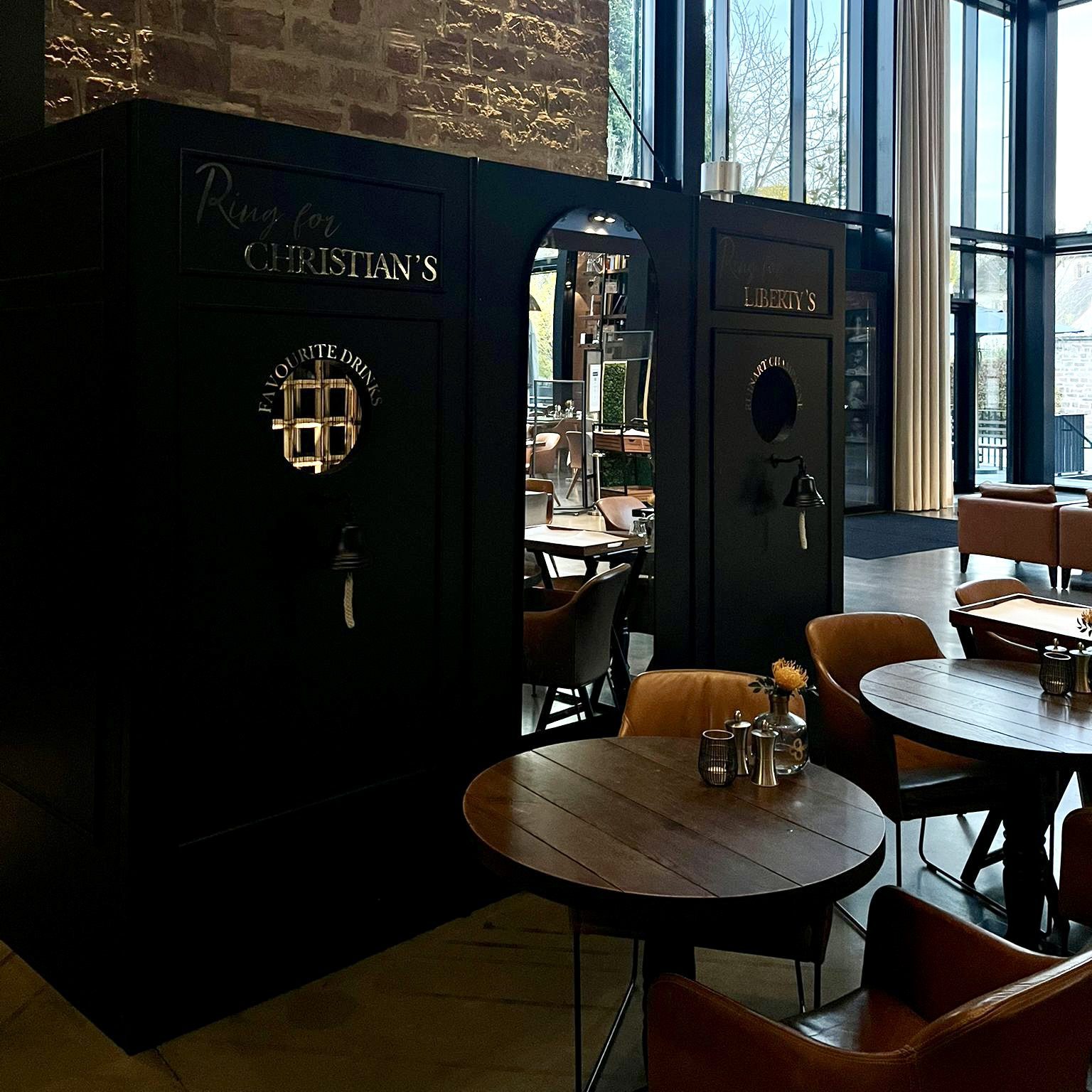 Ring the Bell Escort Wall / Champagne Wall in schwarz 300x220cm - Image 3