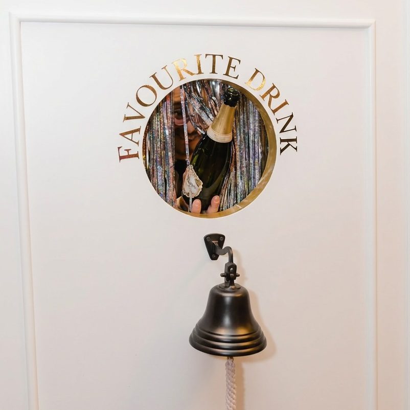Ring the Bell Escort Wall / Champagne Wall in weiß 300x220cm - Image 4