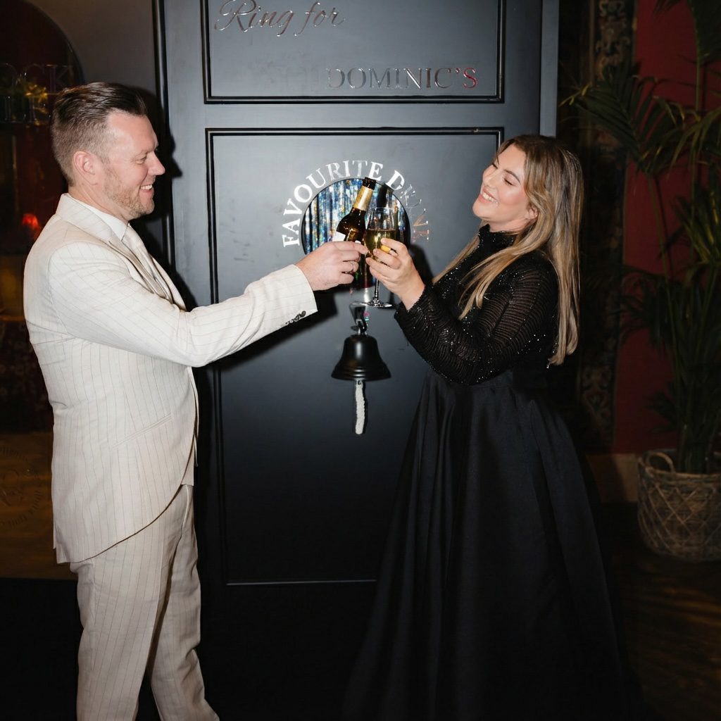 Ring the Bell Escort Wall / Champagne Wall in schwarz 300x220cm – Bild 5