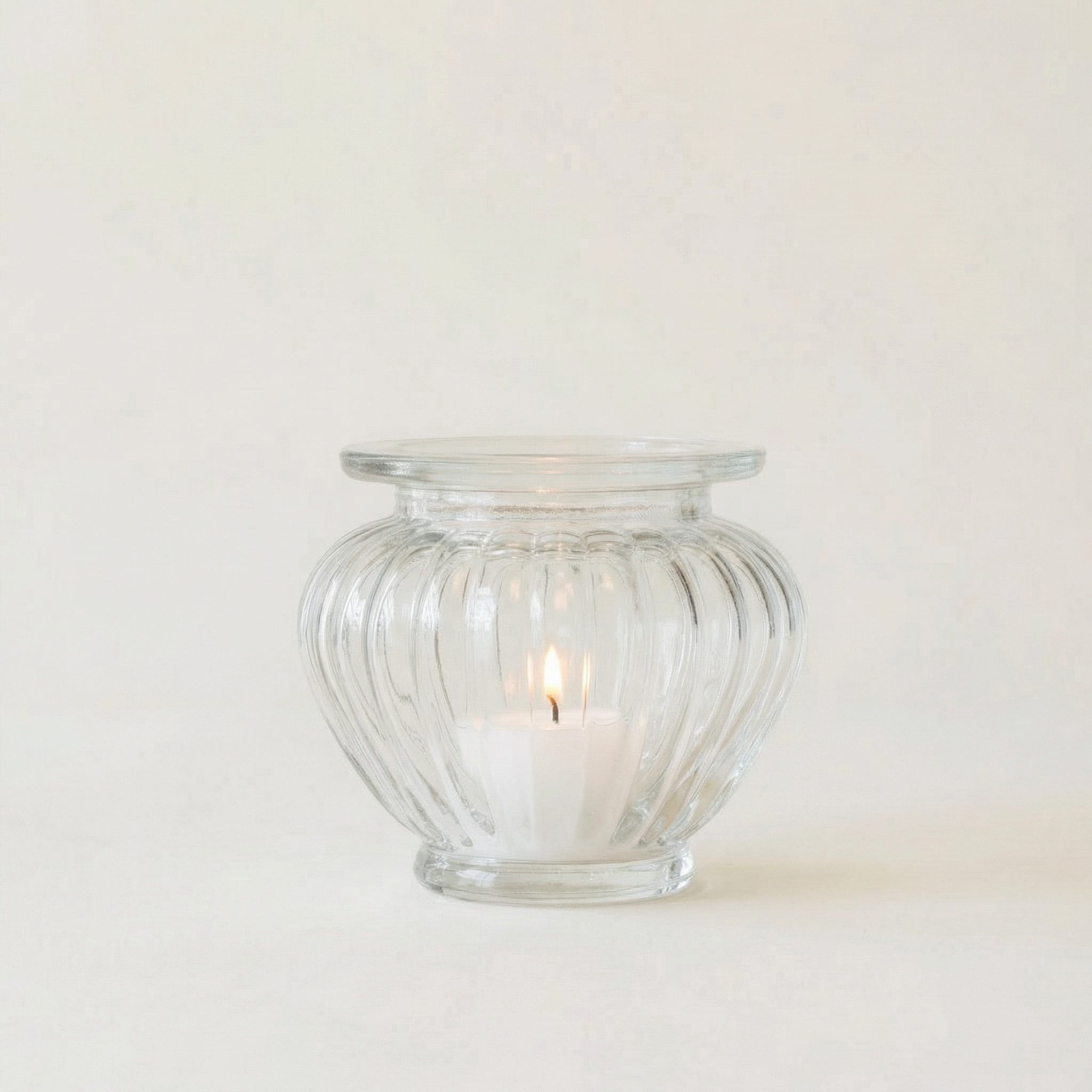 Abgerundeter Teelichthalter aus Glas