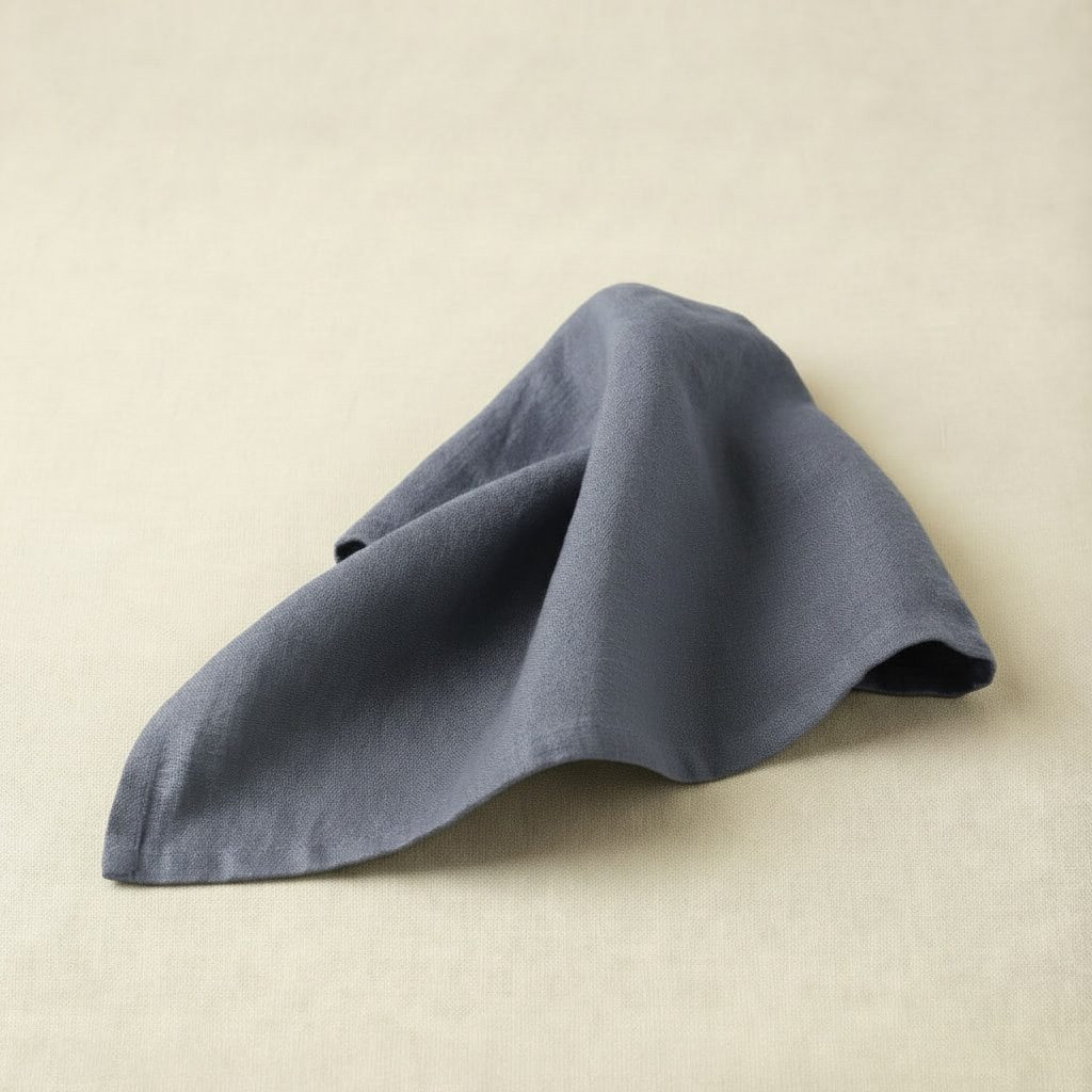 Leinenservietten in steingrau