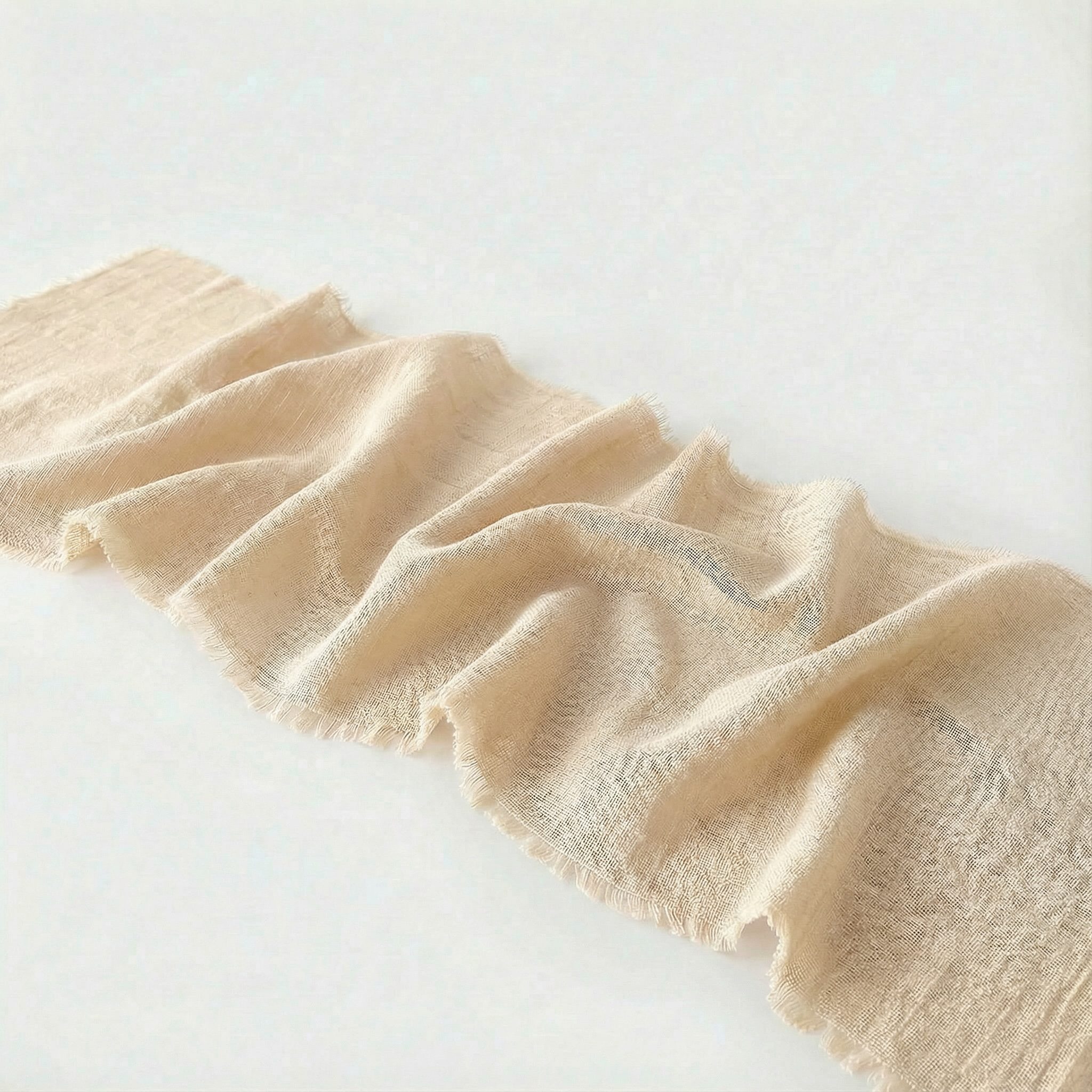 Tischläufer aus Musselin in Beige