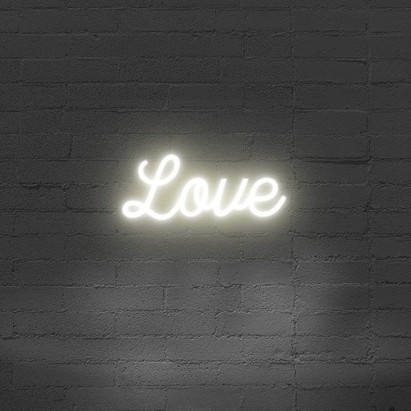 Neon Schriftzug “Love”