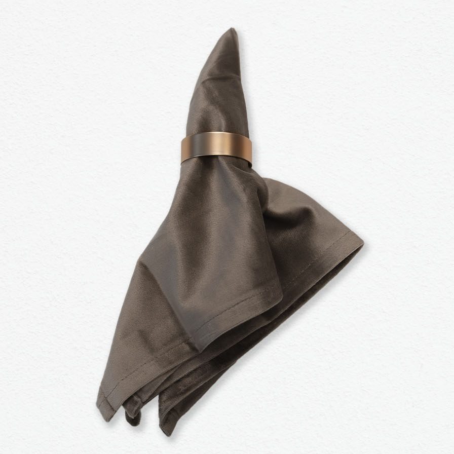 Stoffserviette aus Samt / Velours in Iced Coffee