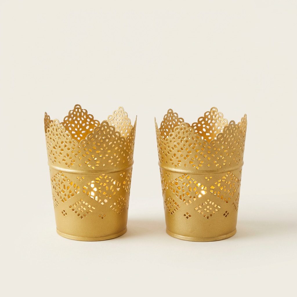 Windlicht in Gold mit Lochmuster