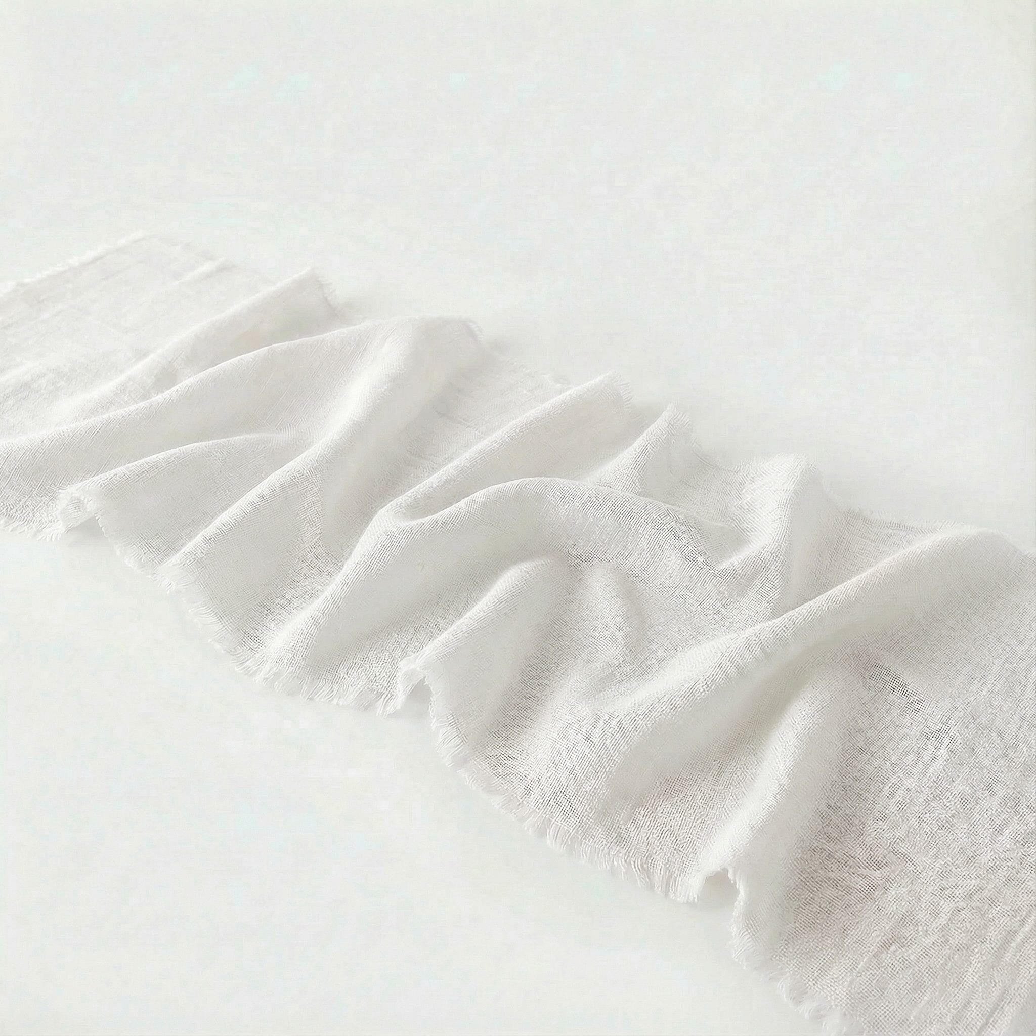 Tischläufer aus Musselin in Weiß