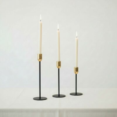 Drei elegante Kerzenständer in Schwarz
