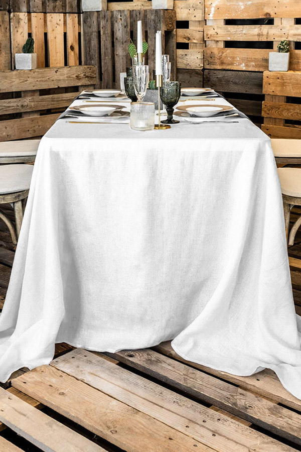 Rechteckige, bodenlange Tischdecke aus Polyester zu mieten in weiß