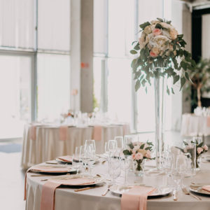 Runde Tischdecke in Satin Champagner online mieten für Hochzeiten & Events